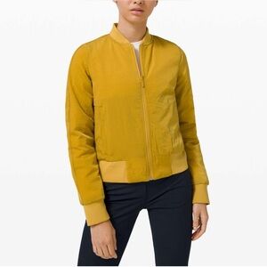 H175. Lululemon Non-Stop Bomber *Reversible
Size 6
Parachute